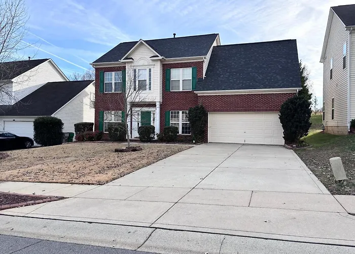 Amazing 4 Bdrm Home W Garage In Charlotte