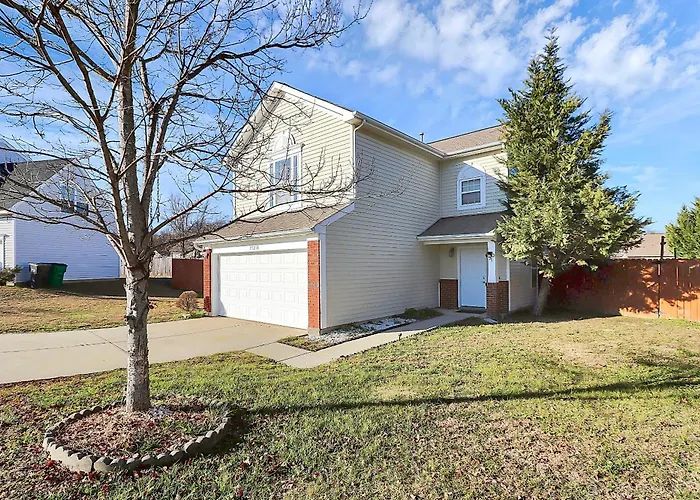 Beautiful Home Near Lake